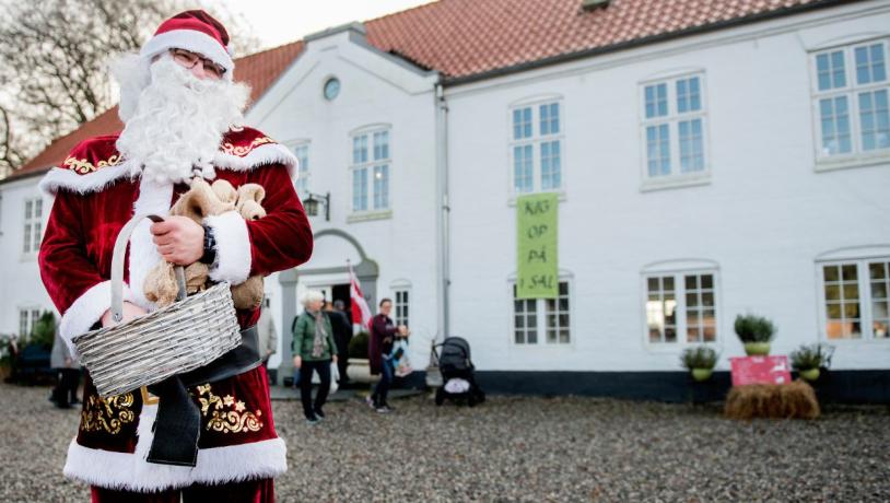 Der Weihnachtsmann besucht Haughus Gods zum Weihnachtsmarkt