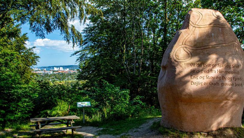 Der Blick vom Himmelpind in Vejle auf den großen Stein