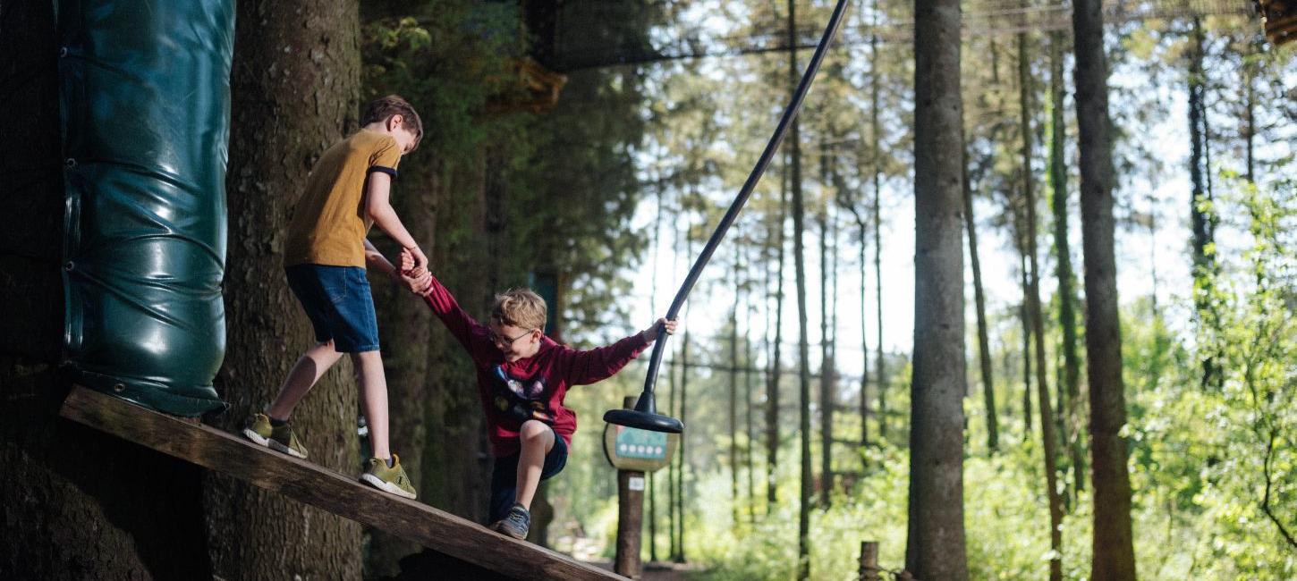 Kinder spielen im WOW PARK Billund