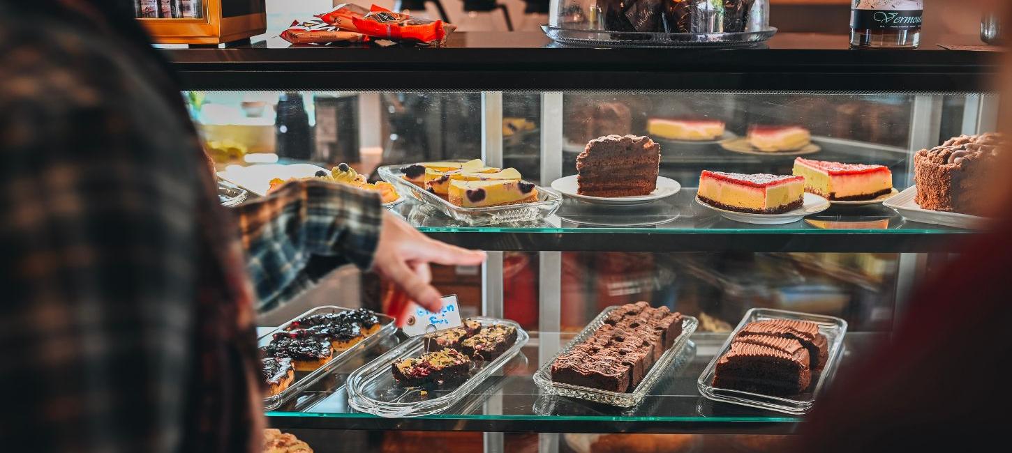 Kuchen im Kaffeehaus im Bindeballe Købmandsgård