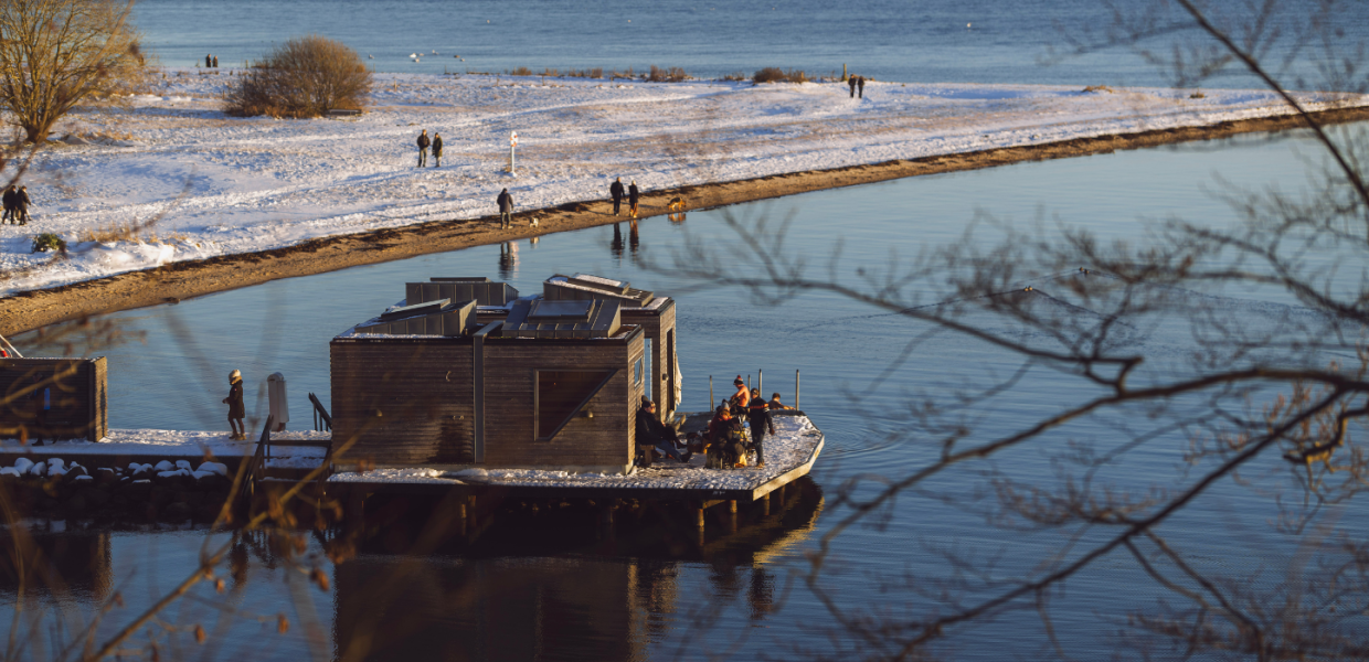 Strand von Tirsbæk am Vejle Fjord an einem Wintertag