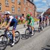 3. Etappe der Tour de France in Vejle. Im Juli 2022 machen sich die Radfahrer bei strahlendem Sonnenschein auf den Weg zum Koldingvej