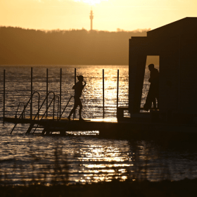 Badeausflug am Tirsbæk Strand im Sommer