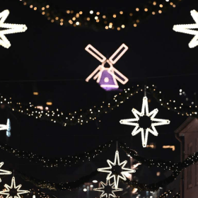 Weihnachtsbeleuchtung in der Fußgängerzone und in der Vejle-Windmühle